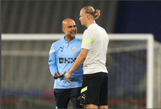 皇马下赛季主场球衣谍照：经典白色主色调，深绿镶边+粉红三道杠（皇马新赛季主场球衣曝光：经典纯白基调，深绿滚边配粉色三条纹）