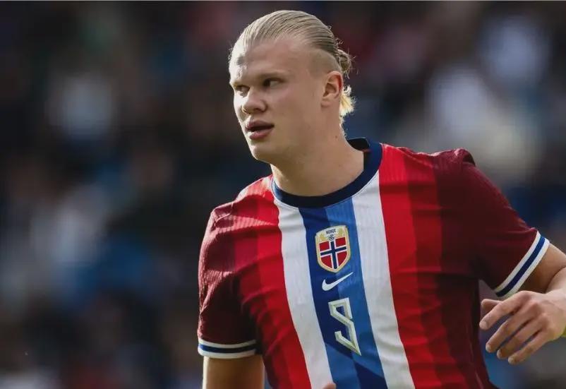 记者：杨皓宇随申花队出征亚冠广岛客场，李可因伤没有随队