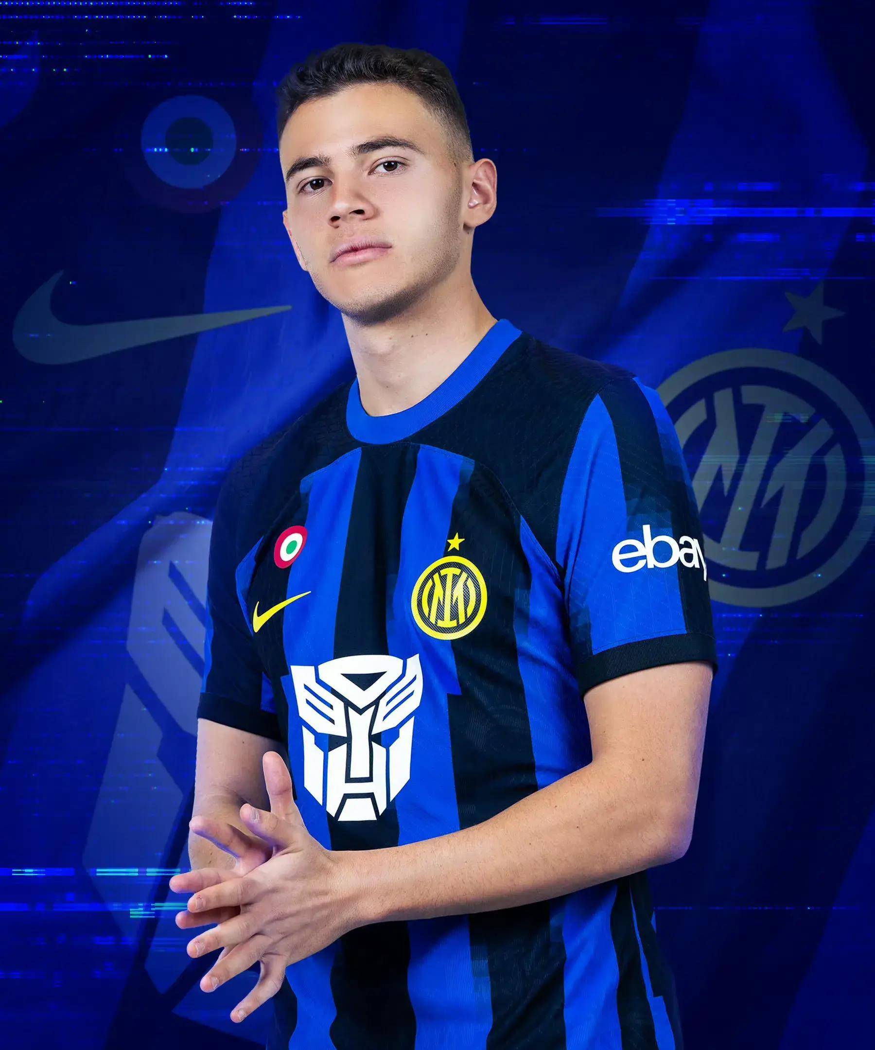 新鹏城推出与深圳本土潮流品牌COSTS联名限定球衣，售价799元