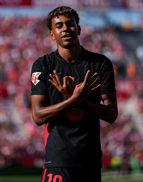 官方：哲凯赖什获得2025年瑞典年度最佳前锋奖（官方确认：哲凯赖什当选2025年瑞典年度最佳前锋）