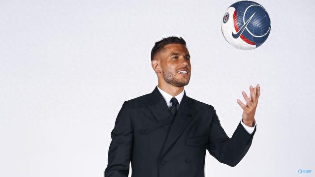 记者：皇马不愿与吕迪格续约，大巴黎准备送上报价（据悉皇马无意与吕迪格续约，巴黎圣日耳曼拟递交报价）